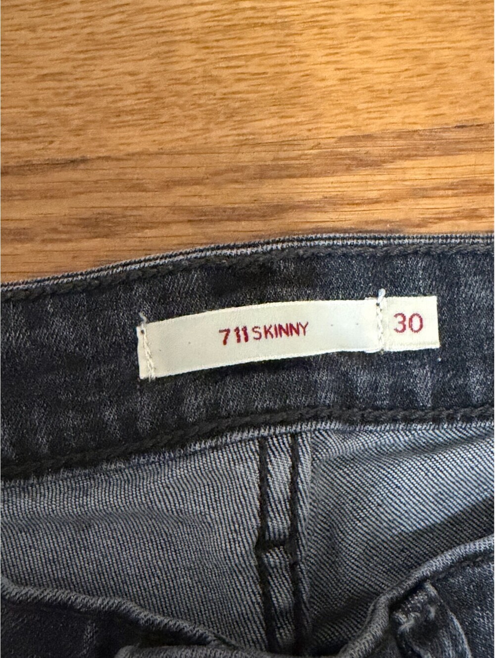 Levi’s Premium 711 Skinny Jeans Black Wash Raw Hem Women’s Size 30 - Picture 6 of 6